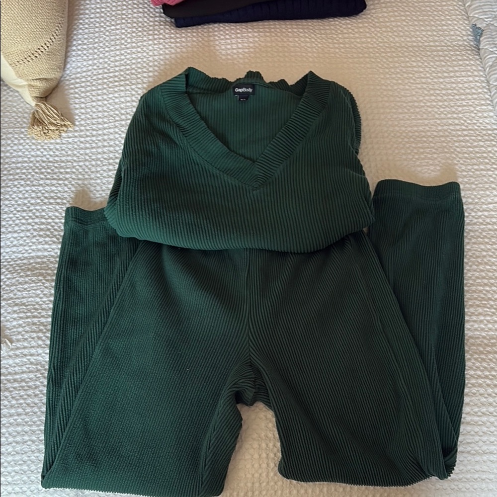 Gap Green Ribbed Knit Sweater and Pants Set